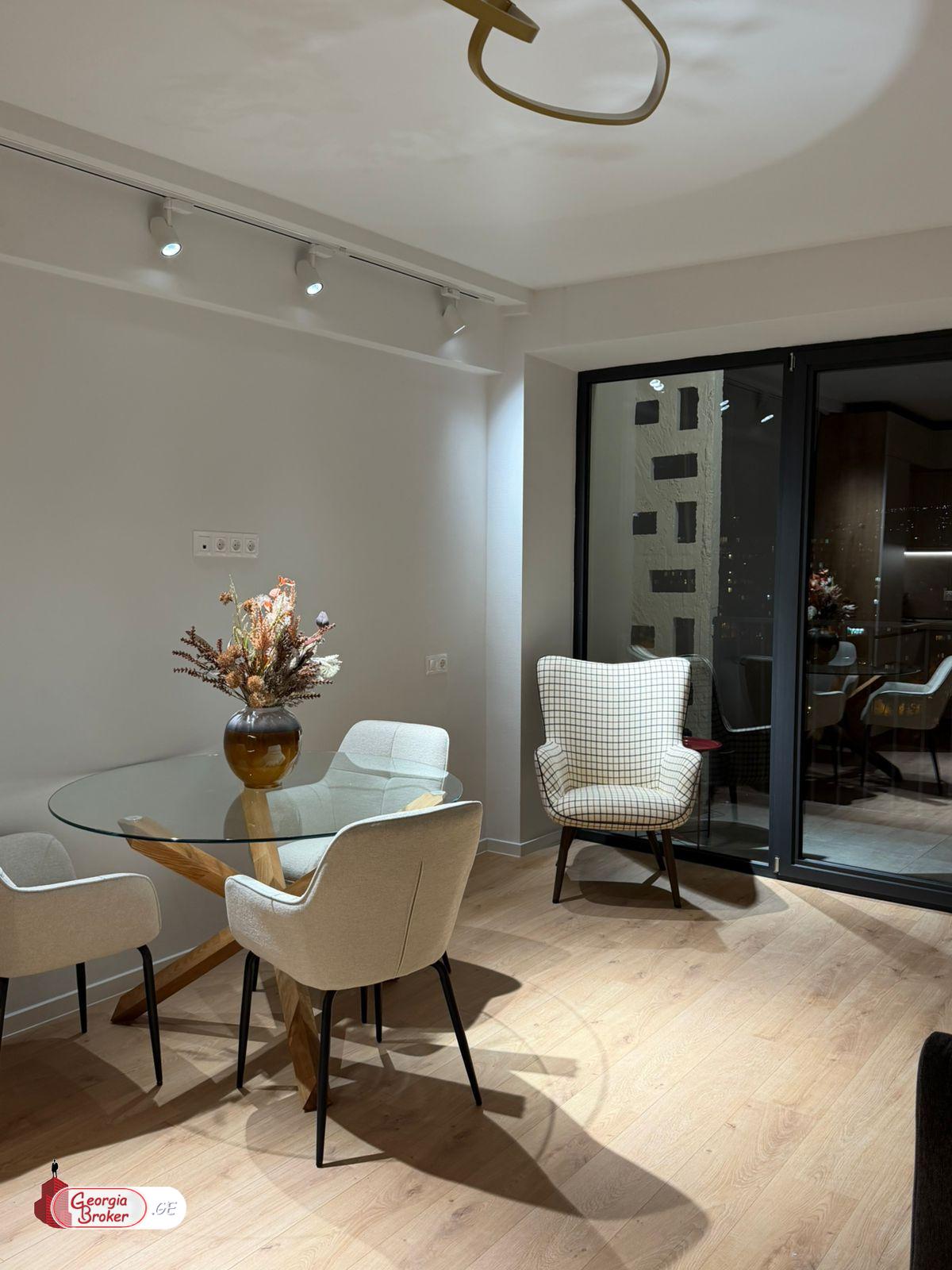 продается квартира с новым ремонтом 3-комнаты